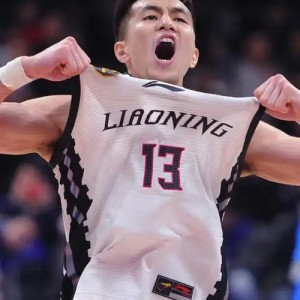 正式离队？郭艾伦独自离开，原因曝光，未回沈阳和父母过年，还剩1年|工作室|广东男篮|广州男篮|多诺万-米切尔|克利夫兰骑士队_新浪体育_新浪新闻